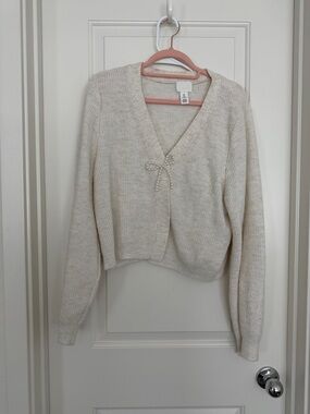 H&M Cream V-Neck Knit Sweater with Decorative Bow